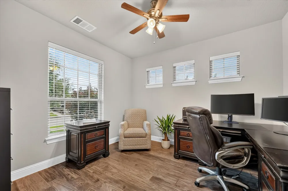 1812 Briscoe Drive Lantana, TX 76226