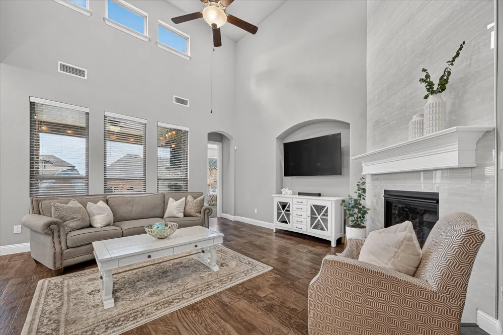 1812 Briscoe Drive Lantana, TX 76226