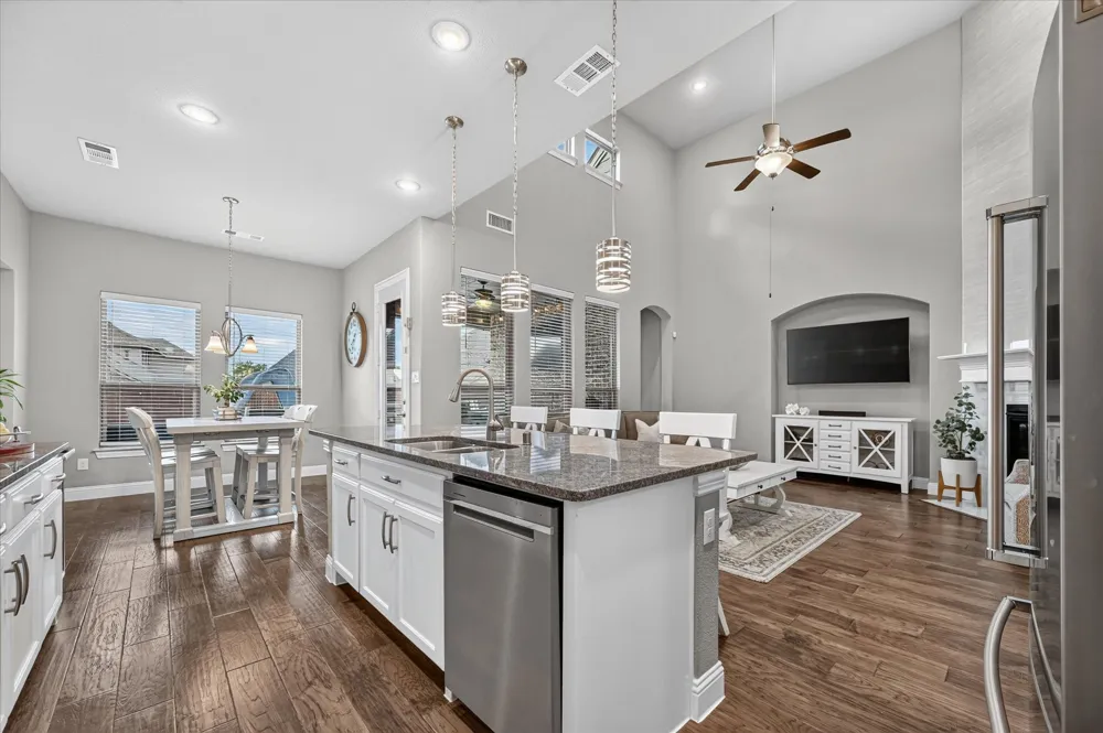 1812 Briscoe Drive Lantana, TX 76226