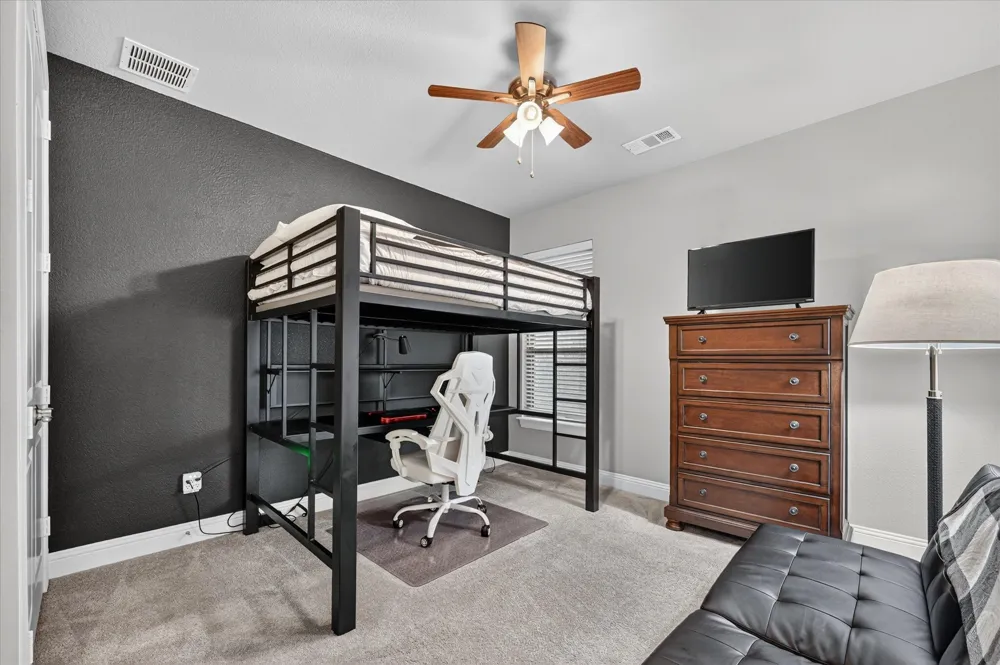 1812 Briscoe Drive Lantana, TX 76226