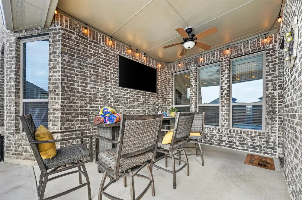 1812 Briscoe Drive Lantana, TX 76226
