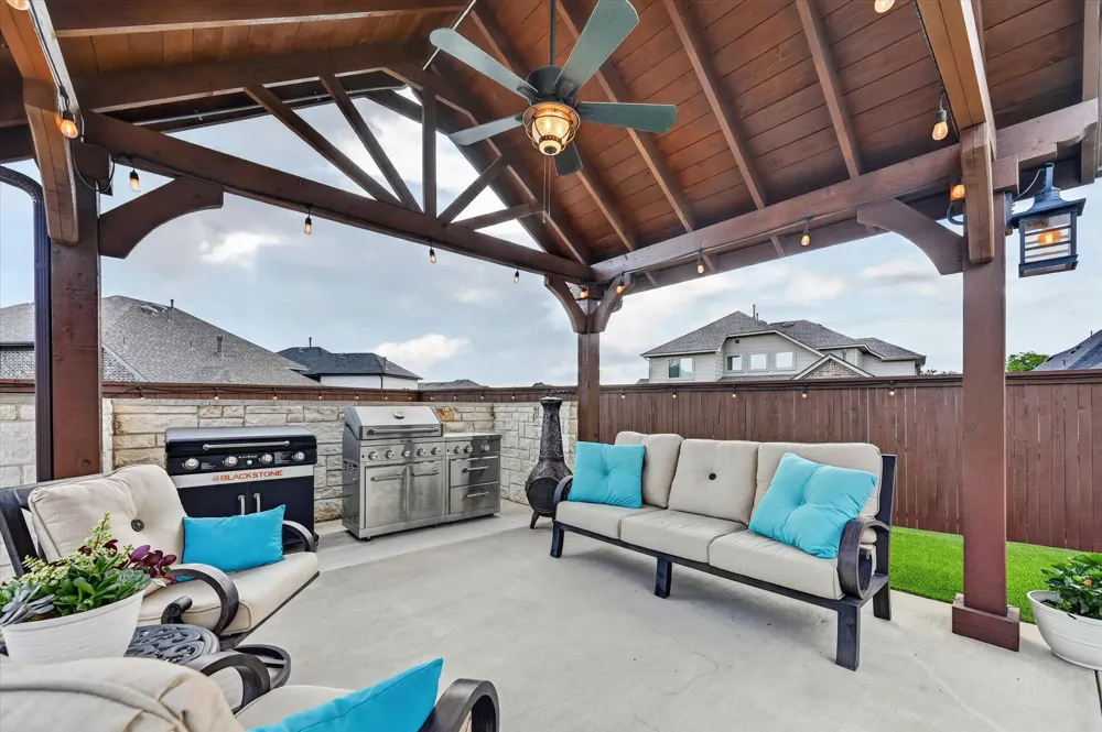1812 Briscoe Drive Lantana, TX 76226