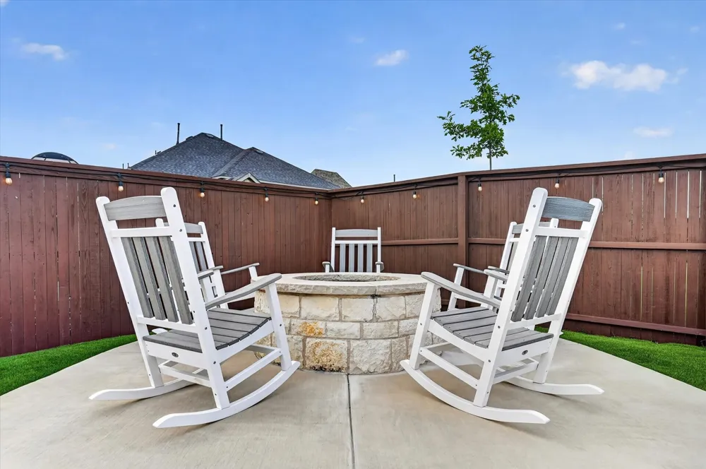1812 Briscoe Drive Lantana, TX 76226