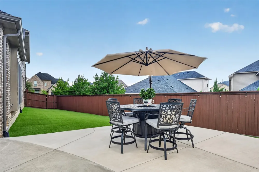 1812 Briscoe Drive Lantana, TX 76226
