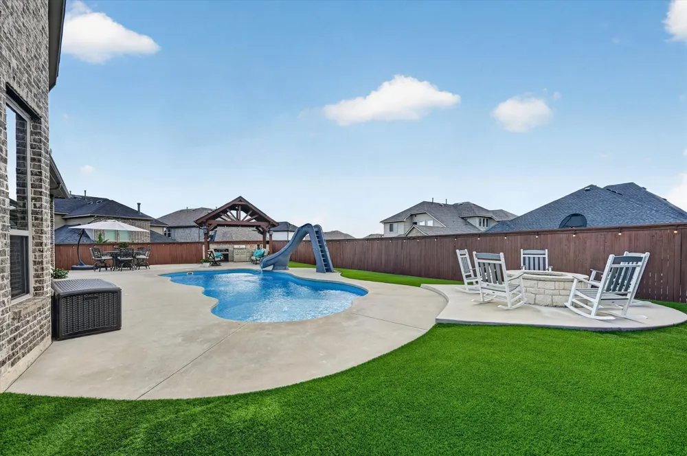 1812 Briscoe Drive Lantana, TX 76226