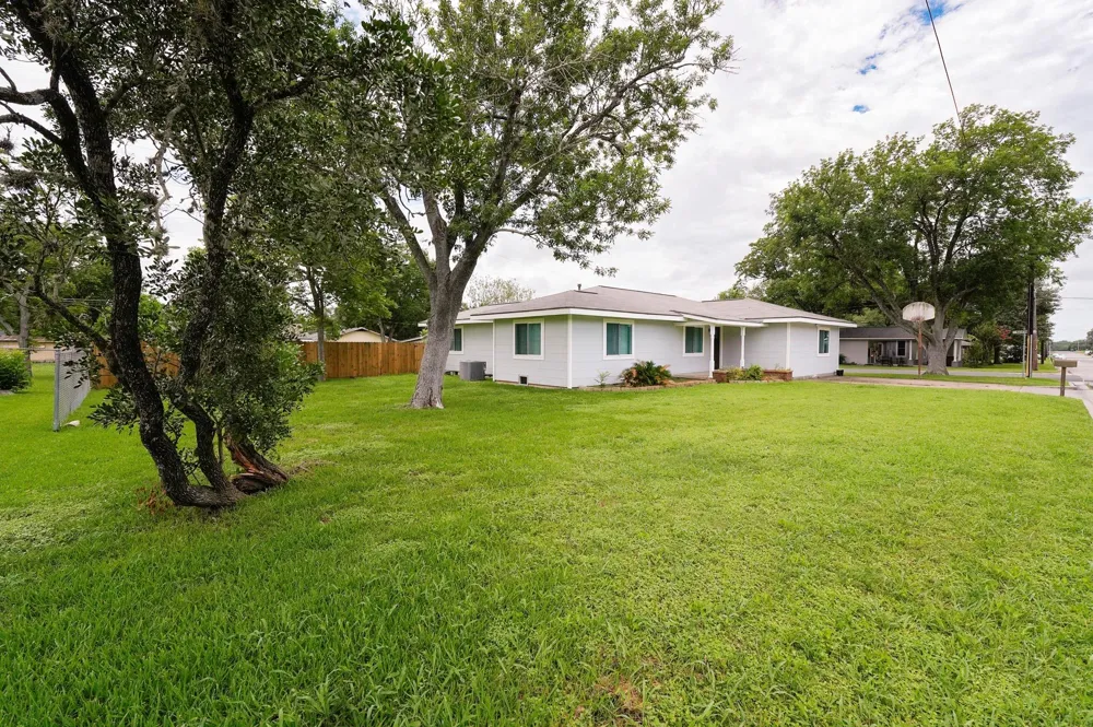 214 South Street Schulenburg, TX 78956