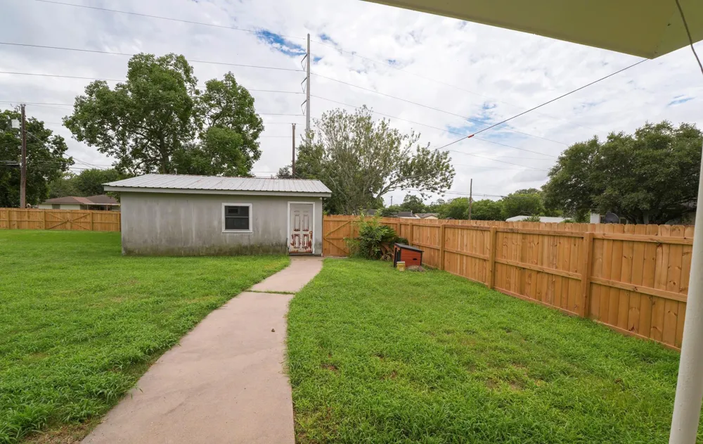 214 South Street Schulenburg, TX 78956