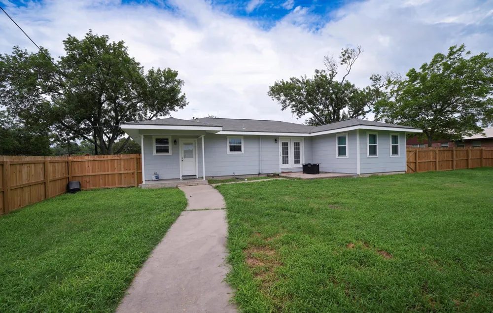 214 South Street Schulenburg, TX 78956