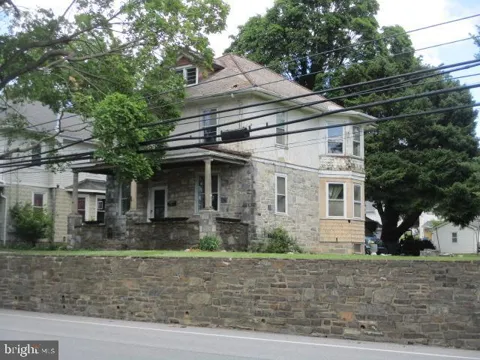 222 E NORTH LANE