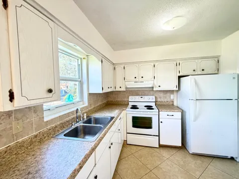 4731 NE 21st Terrace #2