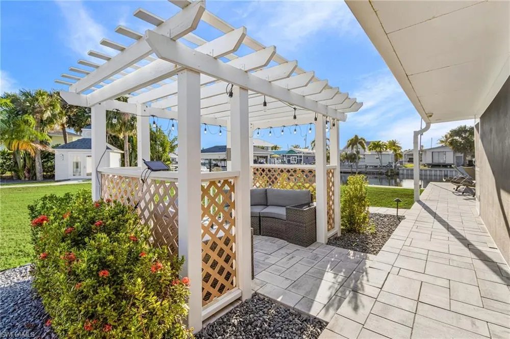 2823 8th Avenue St. James City, FL 33956