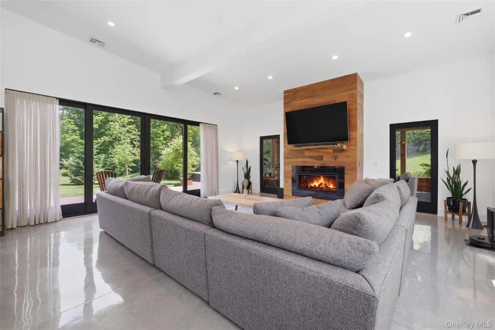 44 Woodlands Trail Clinton Corners, NY 12514