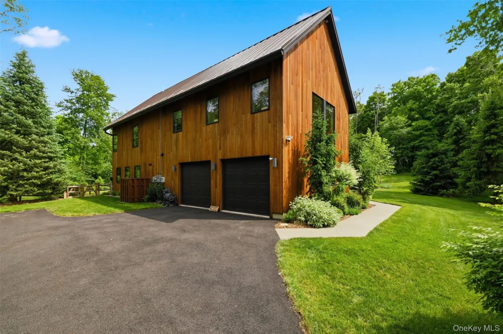 44 Woodlands Trail Clinton Corners, NY 12514