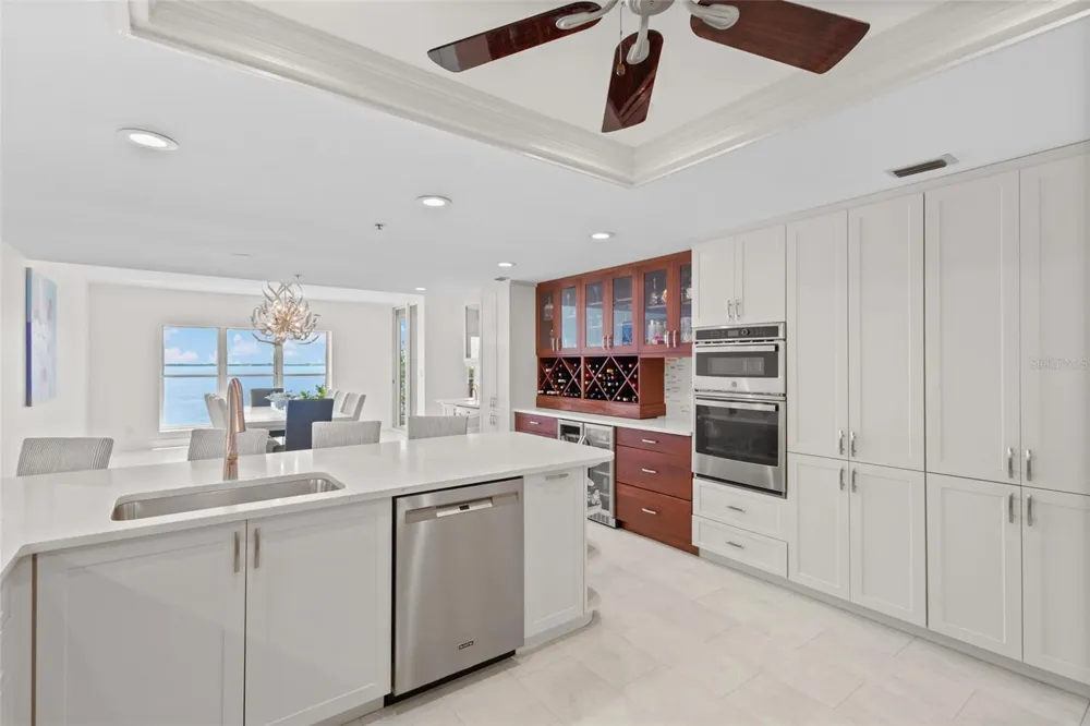 2450 HARBOURSIDE DRIVE #244 Longboat Key, FL 34228