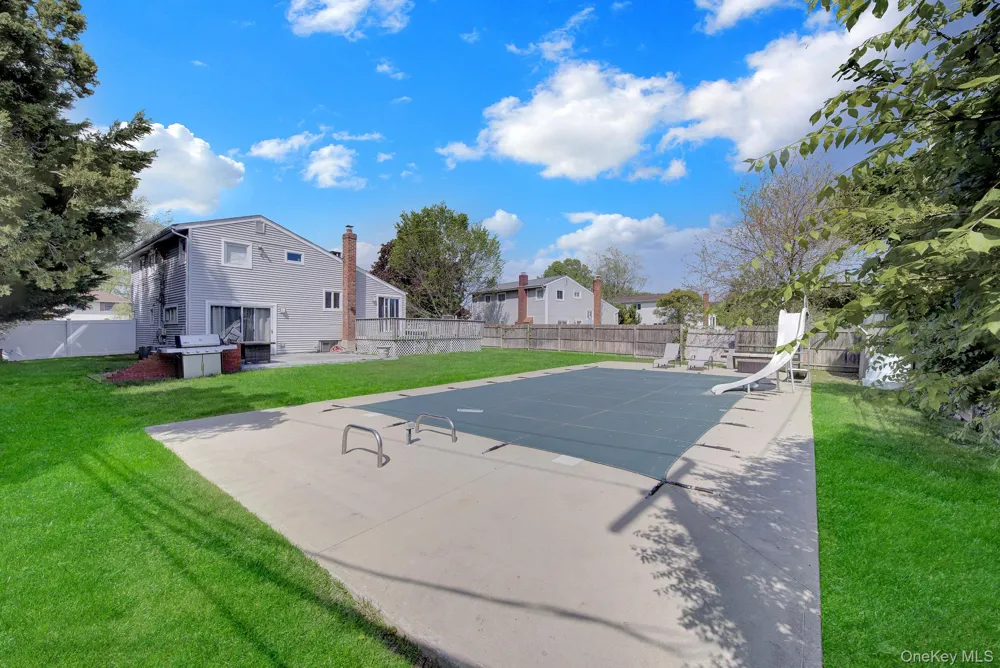 4 Seneca Drive Commack, NY 11725