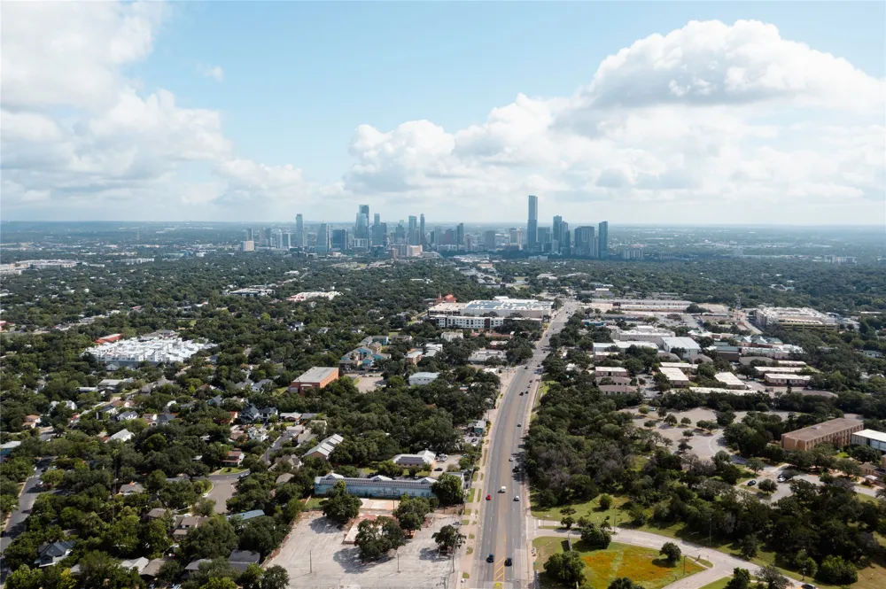 3102 Brinwood Avenue Austin, TX 78704