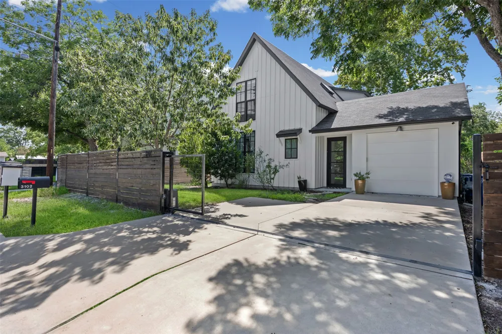 3102 Brinwood Avenue Austin, TX 78704