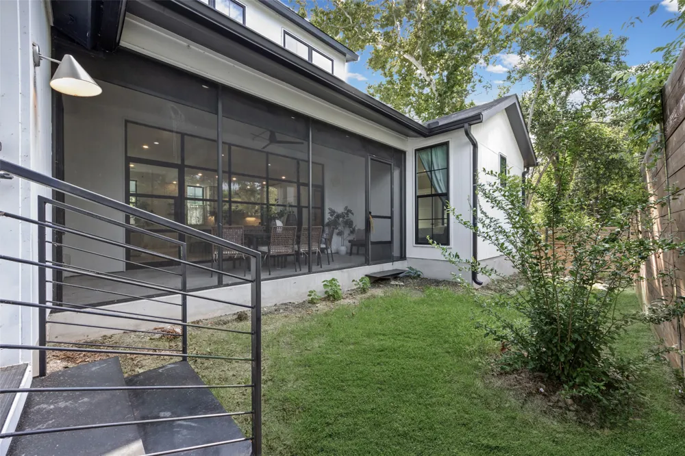 3102 Brinwood Avenue Austin, TX 78704