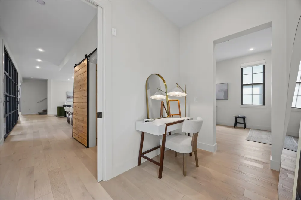 3102 Brinwood Avenue Austin, TX 78704
