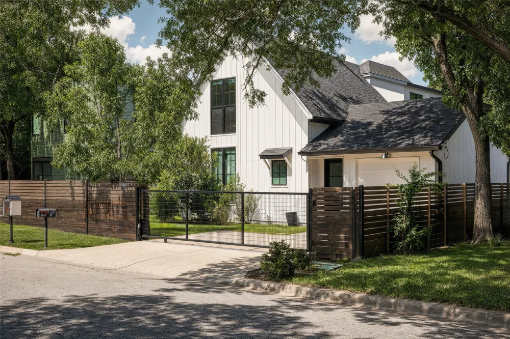 3102 Brinwood Avenue Austin, TX 78704