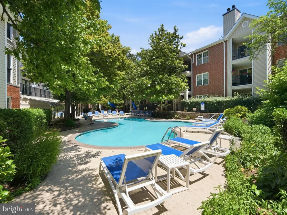 3307 WYNDHAM CIRCLE #1166 Alexandria, VA 22302