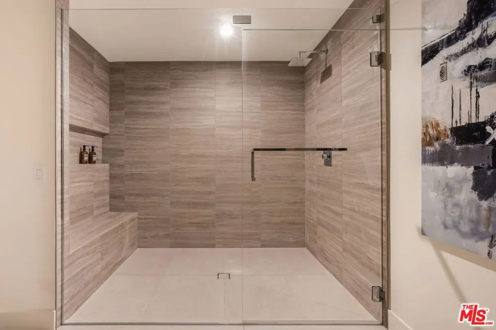 425 Palm Drive #202 Beverly Hills, CA 90210