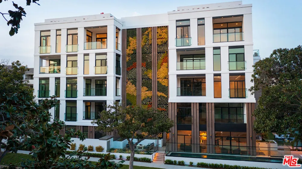 425 Palm Drive #202 Beverly Hills, CA 90210