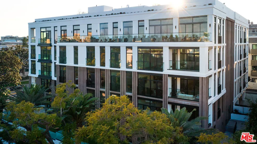 425 Palm Drive #202 Beverly Hills, CA 90210