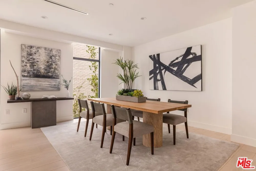 425 Palm Drive #202 Beverly Hills, CA 90210