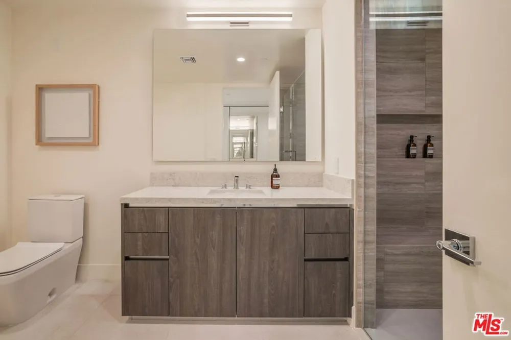 425 Palm Drive #202 Beverly Hills, CA 90210