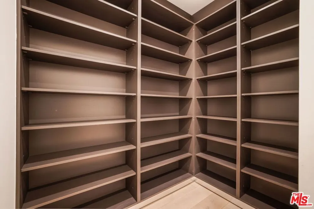 425 Palm Drive #202 Beverly Hills, CA 90210