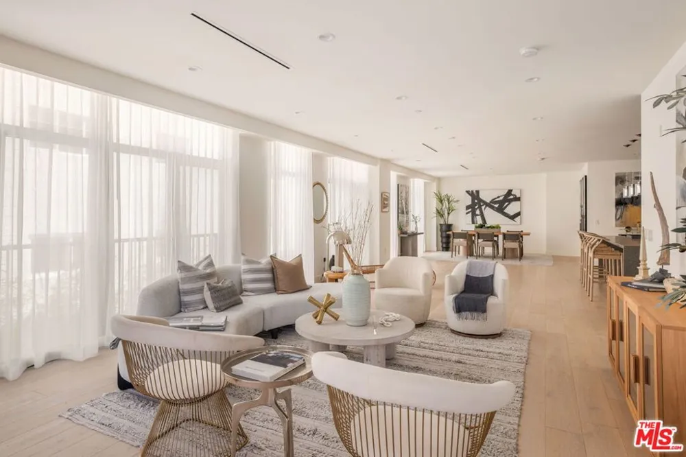 425 Palm Drive #202 Beverly Hills, CA 90210