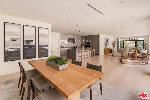 425 Palm Drive #202
