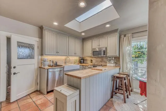 137 Maple Street Salinas, CA 93901