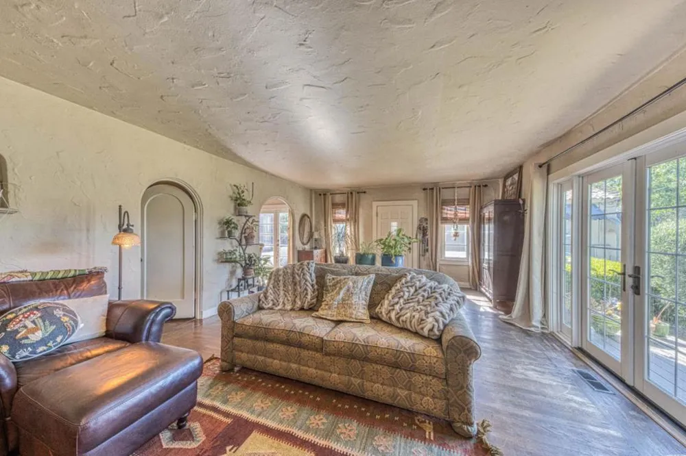137 Maple Street Salinas, CA 93901