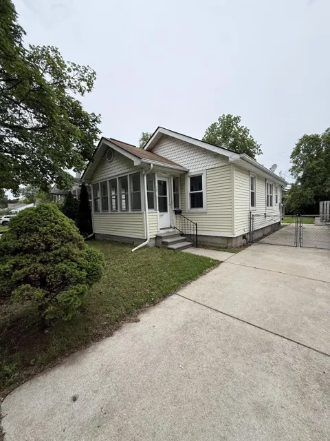 68 W Maxlow Avenue