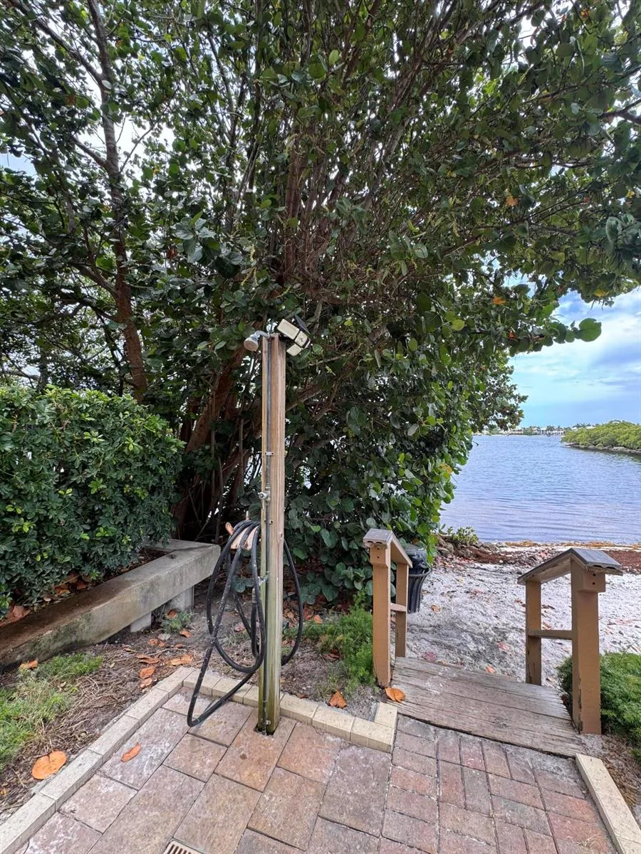 700 Scotia Drive #103 Hypoluxo, FL 33462