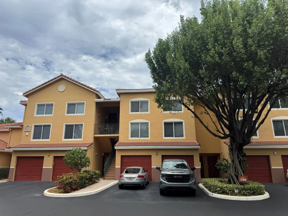 700 Scotia Drive #103 Hypoluxo, FL 33462
