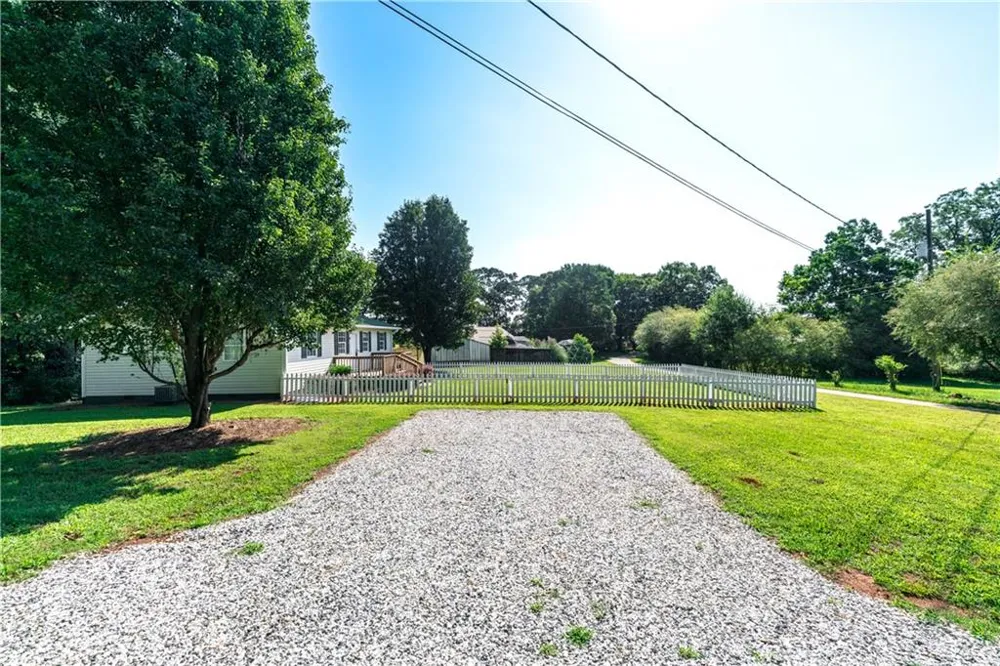 894 Lakeview Drive Nicholson, GA 30565
