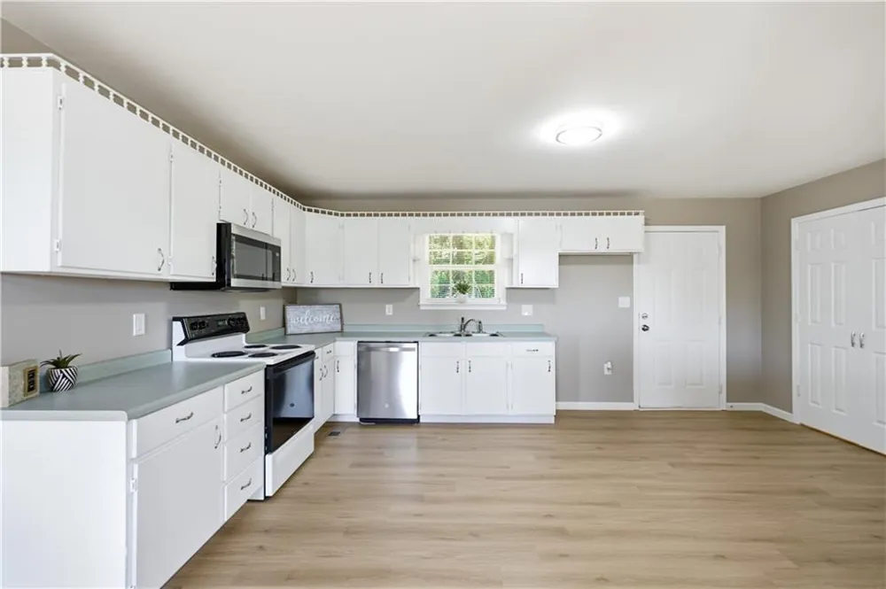 894 Lakeview Drive Nicholson, GA 30565