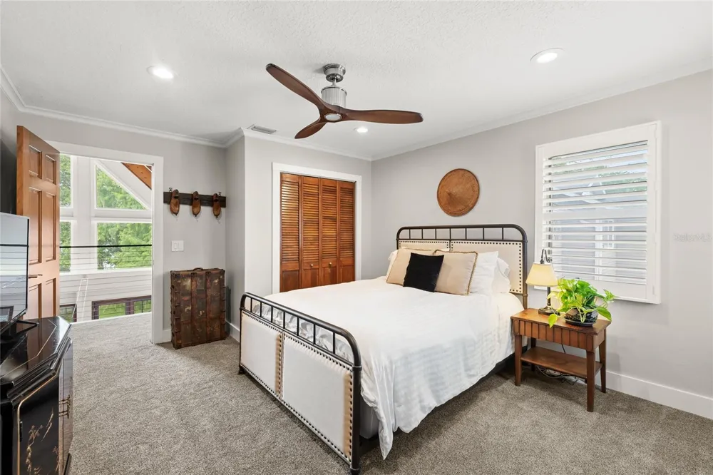 240 W 7TH STREET Chuluota, FL 32766