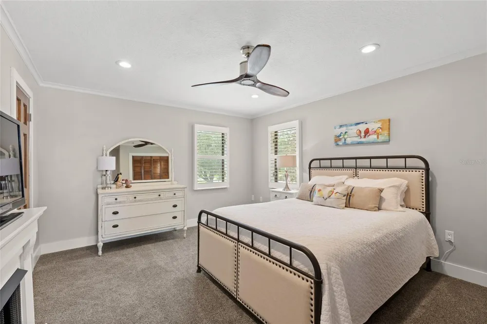 240 W 7TH STREET Chuluota, FL 32766