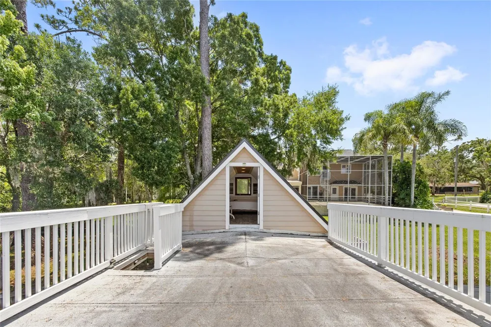 240 W 7TH STREET Chuluota, FL 32766