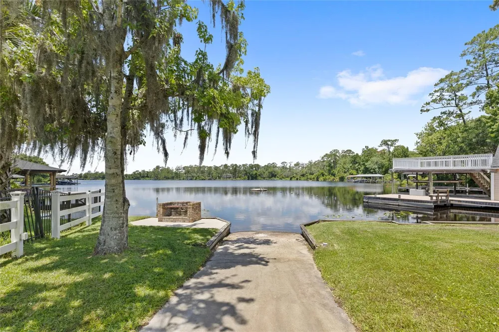 240 W 7TH STREET Chuluota, FL 32766