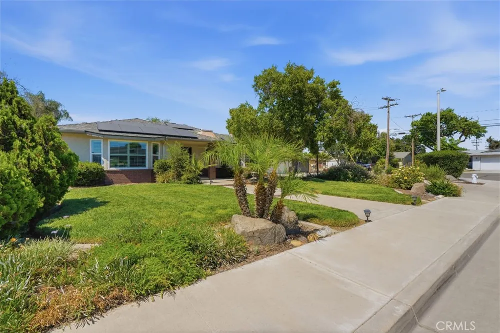 100 W Adrian Way Hanford, CA 93230