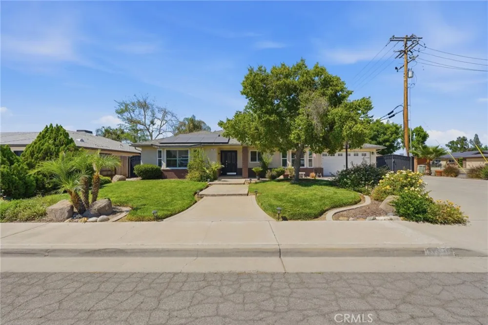 100 W Adrian Way Hanford, CA 93230