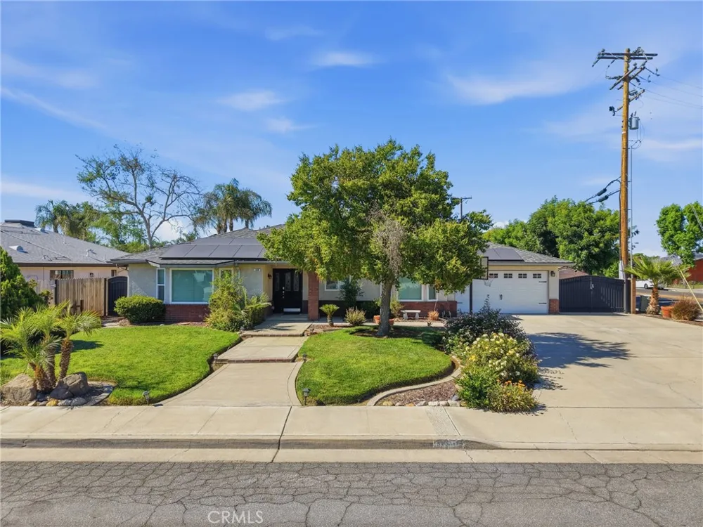100 W Adrian Way Hanford, CA 93230