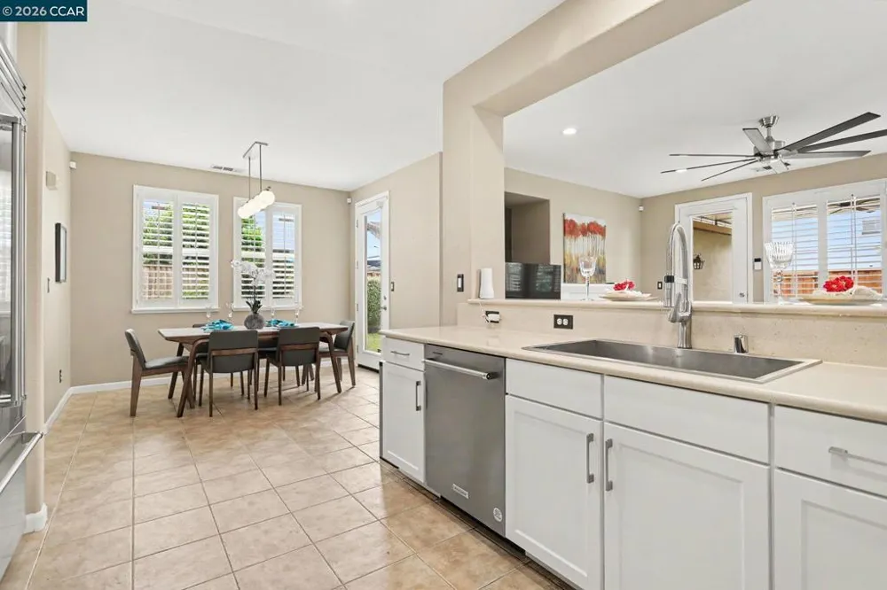 586 Dutch Elm Dr Hercules, CA 94547