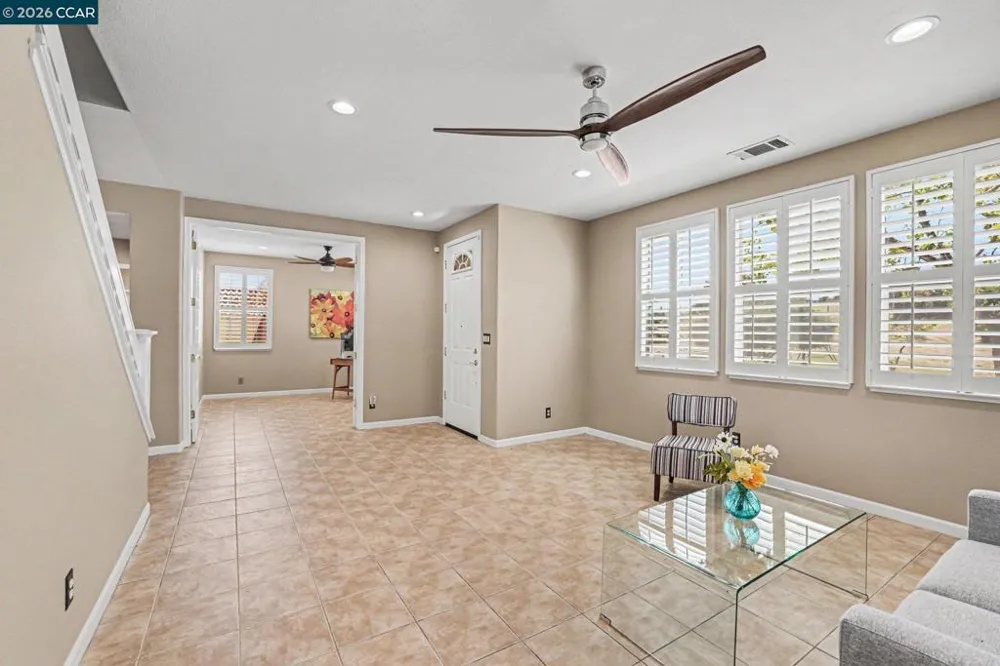 586 Dutch Elm Dr Hercules, CA 94547