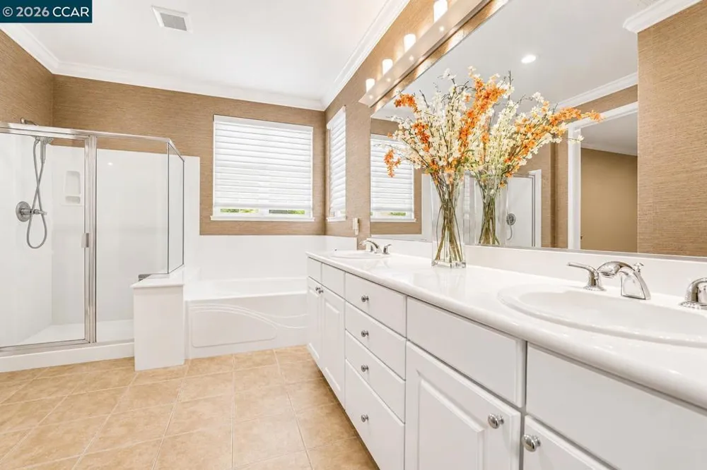 586 Dutch Elm Dr Hercules, CA 94547